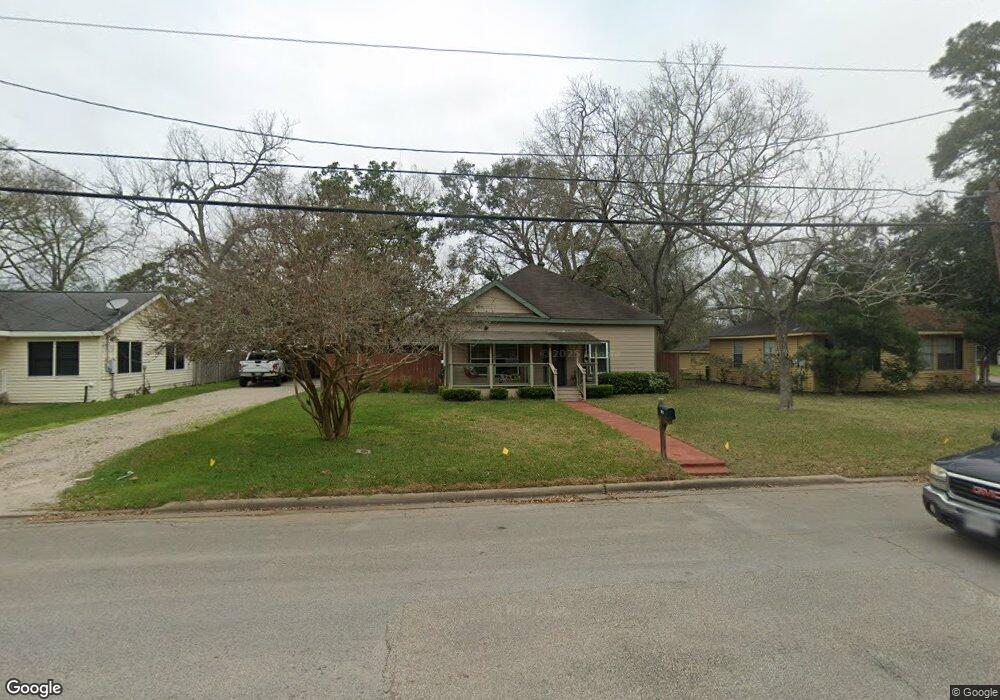 1006 W Sealy St, Alvin, TX 77511 - photo 1