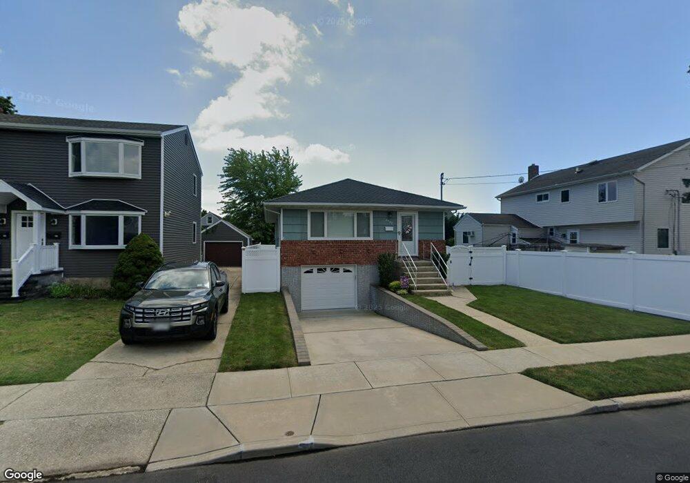 2750 Wallace Ave, North Bellmore, NY 11710 - photo 1