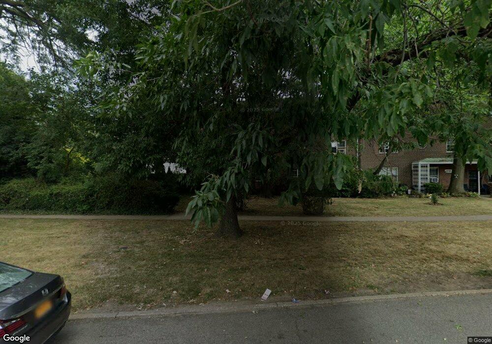 7711 Park Dr E unit 6E, Flushing, NY 11367 - photo 1