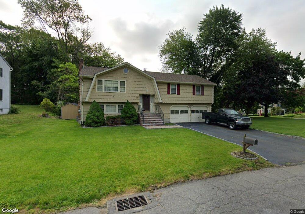 59 Round Hill Rd, Trumbull, CT 06611 - photo 1