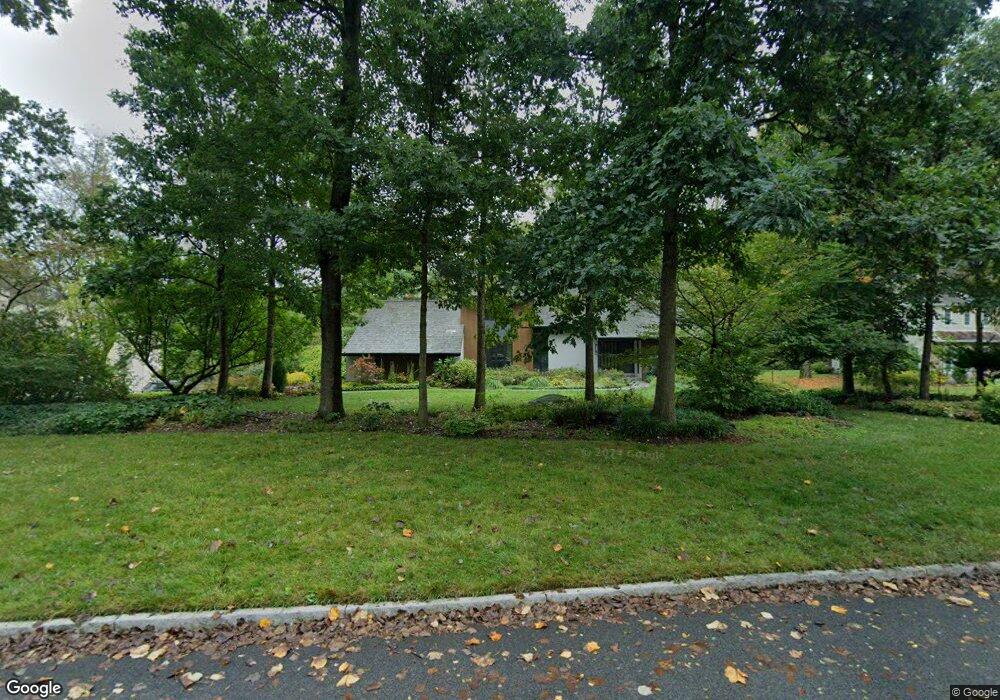 404 Round Hill Rd, Wayne, PA 19087 - photo 1