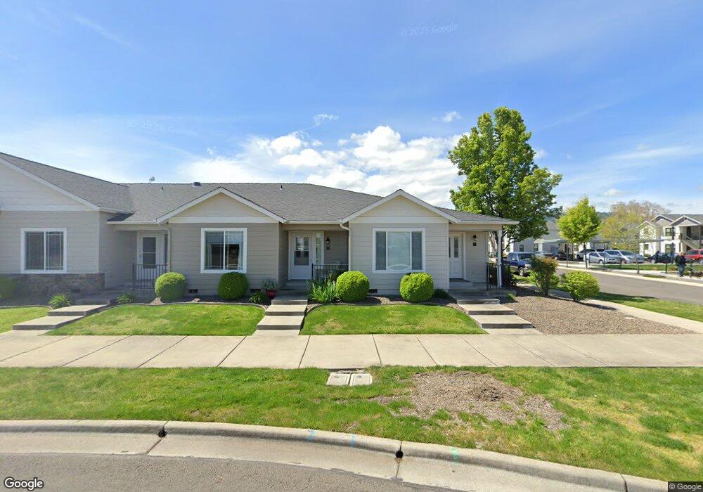 305 S Haskell St, Central Point, OR 97502 - photo 1
