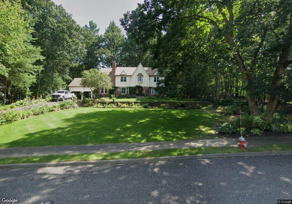 10 Onondaga Ln, Medfield, MA 02052 - photo 1