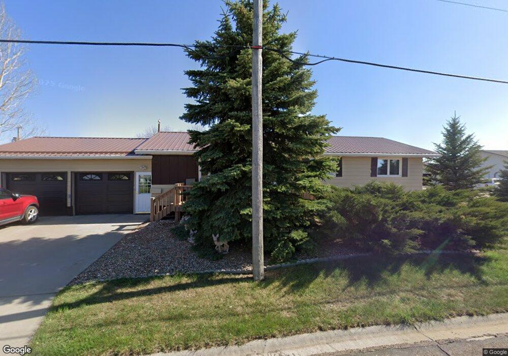 512 W Ash Ave, Glen Ullin, ND 58631 - photo 1