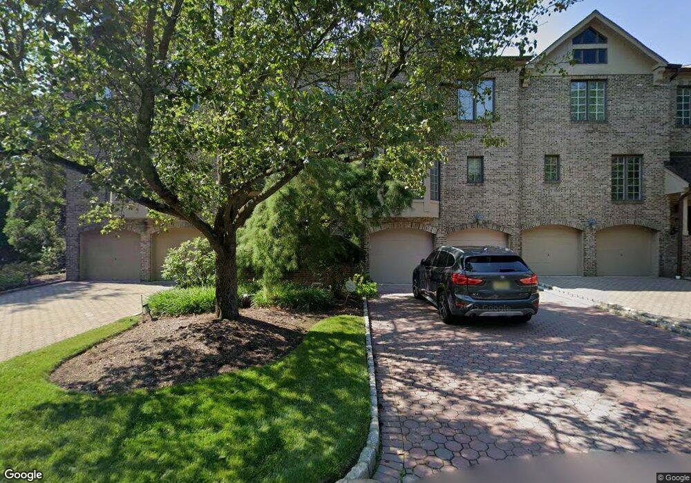 4 Stratford Ct, Saddle River, NJ 07458 - photo 1