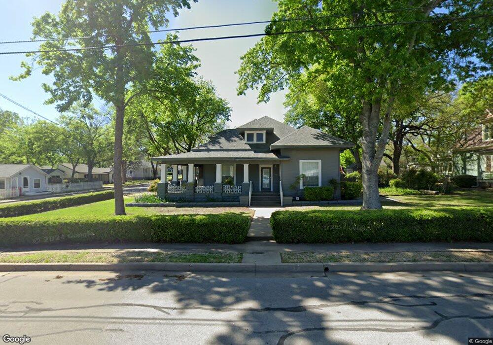 401 W Lee Ave, Weatherford, TX 76086 - photo 1