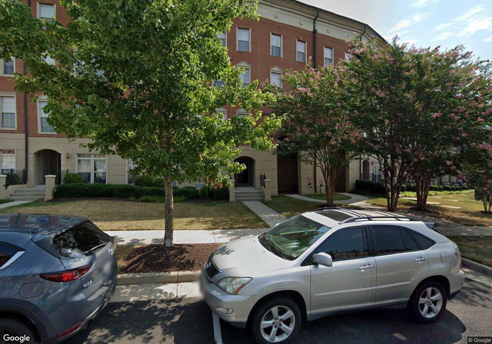 7923 Crescent Park Dr unit 140, Gainesville, VA 20155 - photo 1