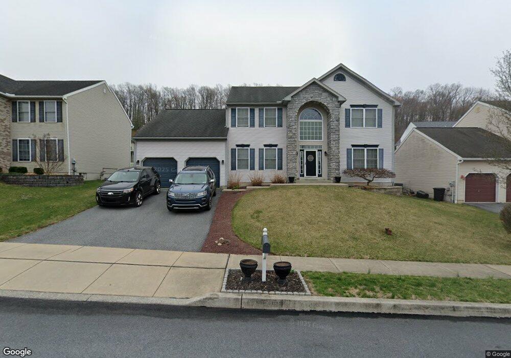910 Kate Dr, Reading, PA 19608 - photo 1