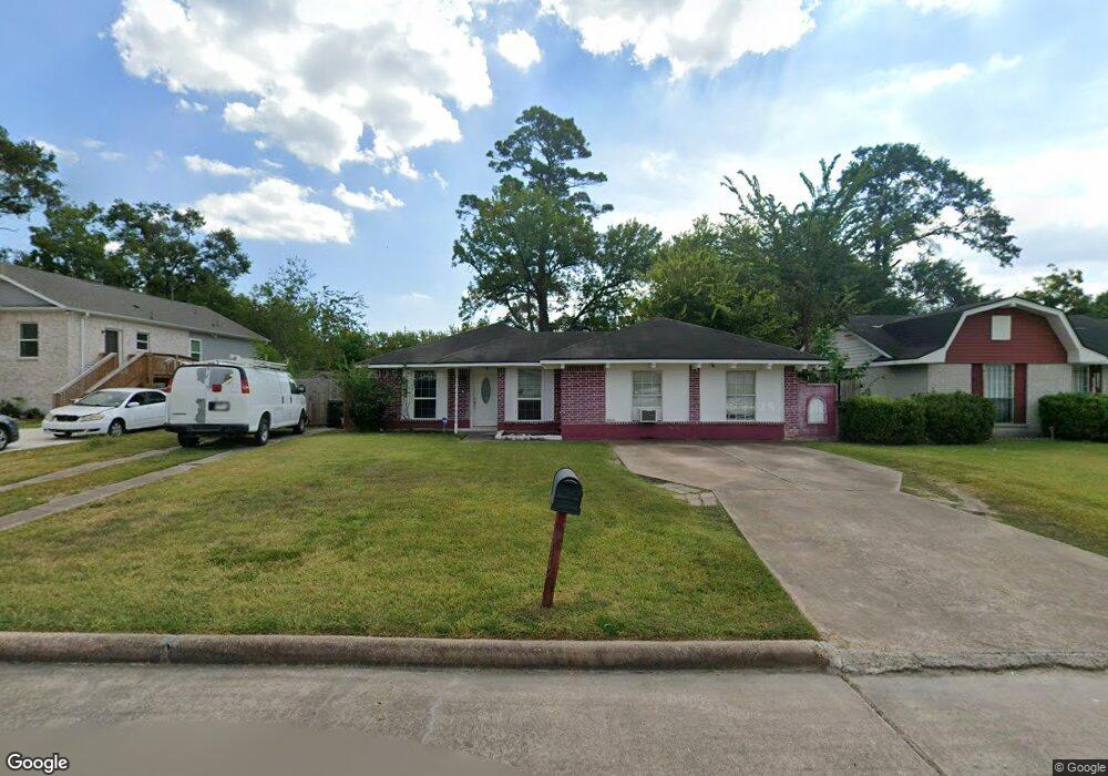 6311 Tall Willow Dr, Houston, TX 77088 - photo 1