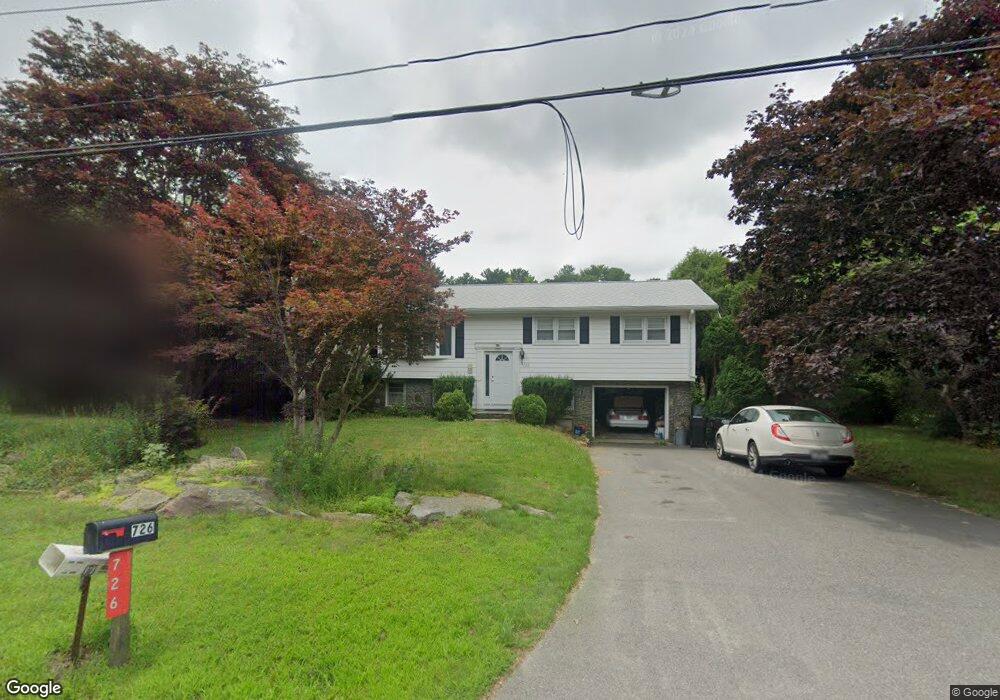 726 Chase Rd, North Dartmouth, MA 02747 - photo 1