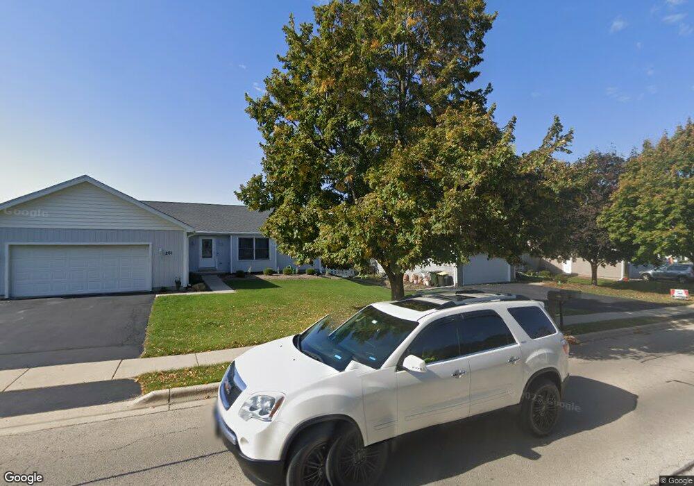 230 Village Creek Dr unit 8A, Lake In the Hills, IL 60156 - photo 1