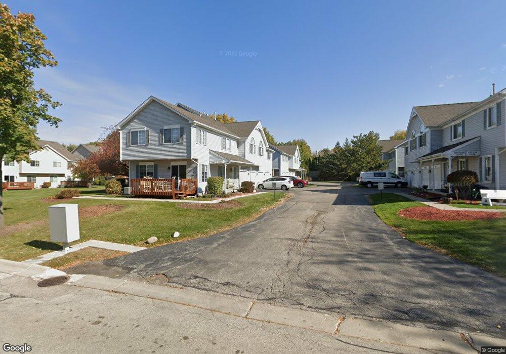 226 Village Creek Dr unit 7D, Lake In the Hills, IL 60156 - photo 1