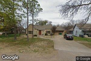 307 8th St, Snyder, OK 73566