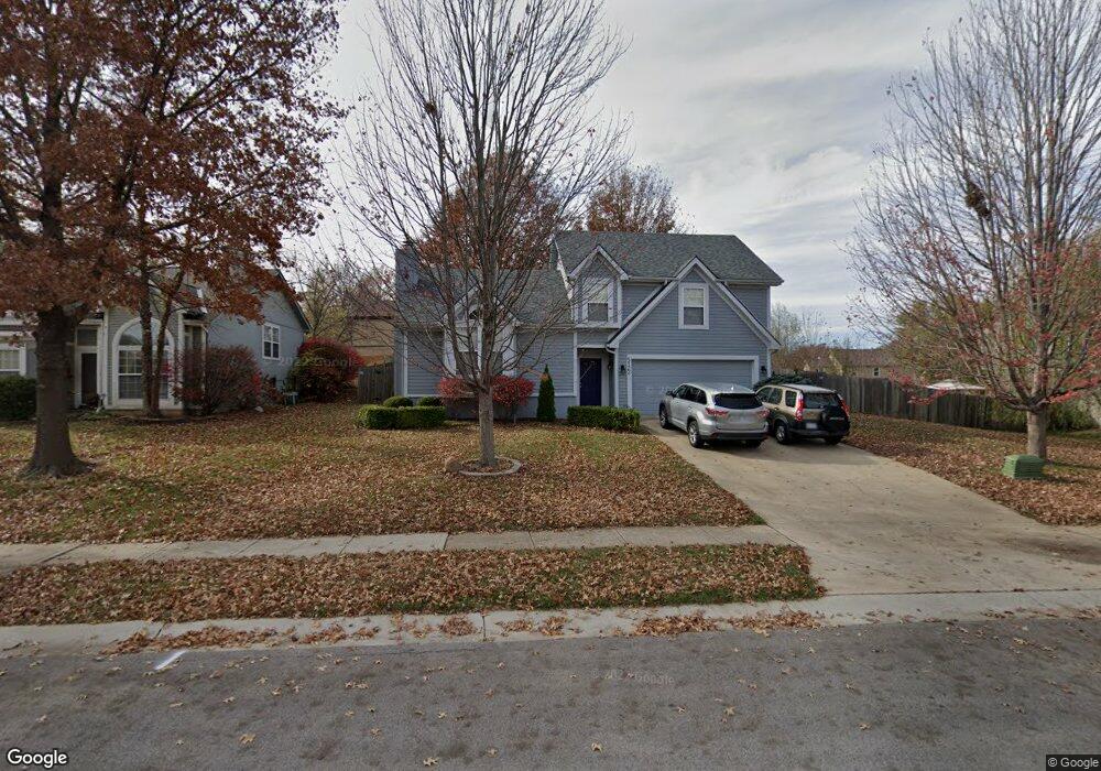 5122 Lakecrest Dr, Shawnee, KS 66218 - photo 1