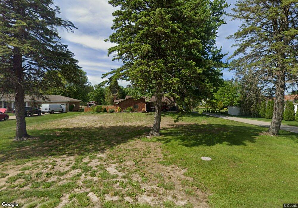 154 Earle Dr, Carleton, MI 48117 - photo 1