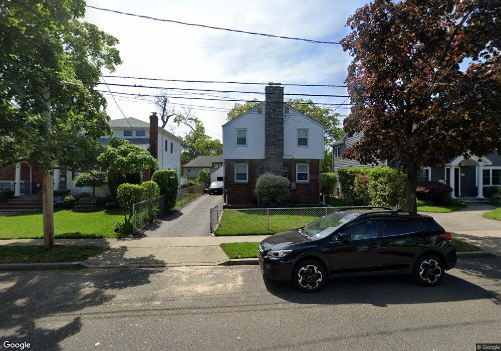 604 Euclid Ave, West Hempstead, NY 11552 - photo 1