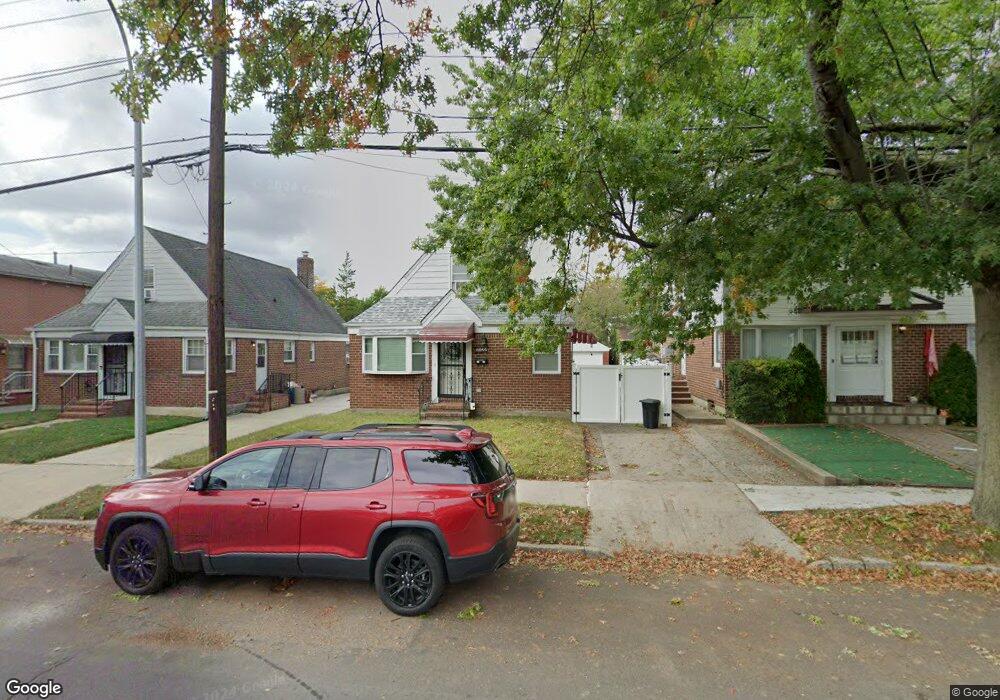 7722 Little Neck Pkwy, Glen Oaks, NY 11004 - photo 1