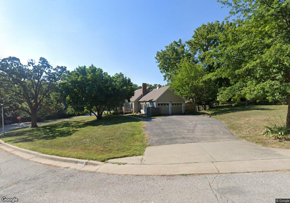 6302 Robinhood Ln, Shawnee, KS 66203 - photo 1