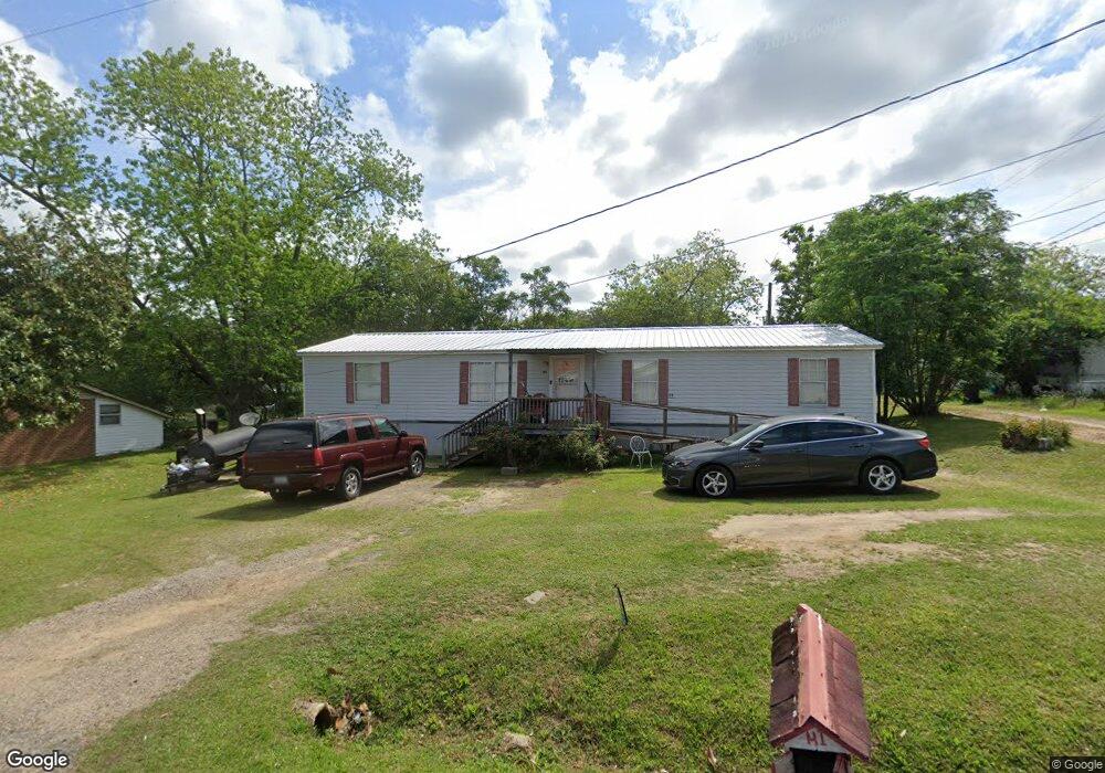 601 E Suwanee St, Fitzgerald, GA 31750 - photo 1