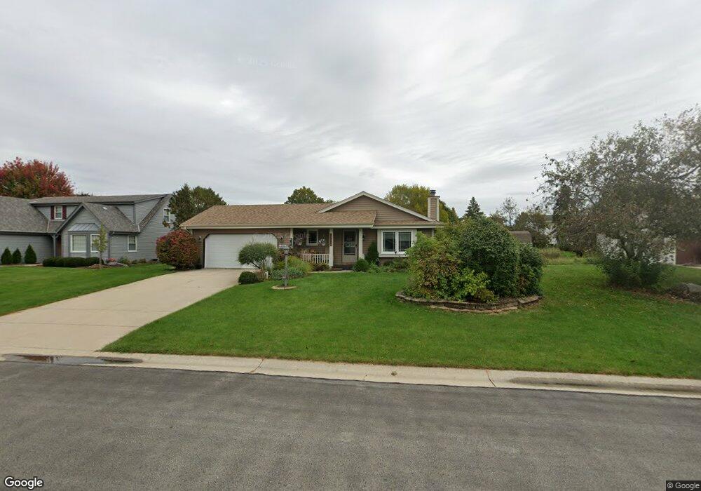 W163N10480 Ridgeview Ln, Germantown, WI 53022 - photo 1
