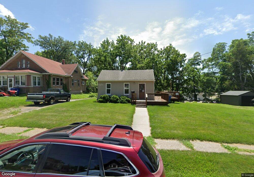 2341 E Pleasant St, Davenport, IA 52803 - photo 1