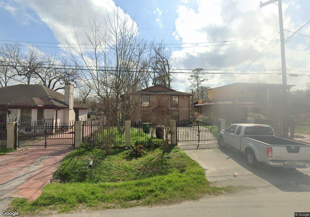 920 Firnat St, Houston, TX 77022 - photo 1