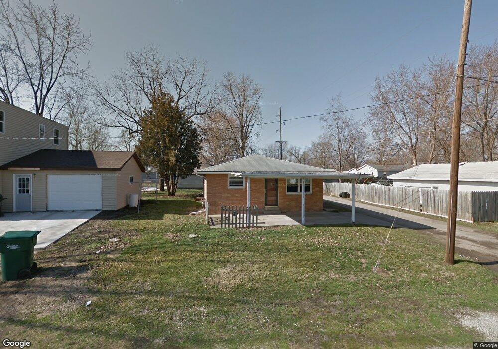 209 Yosemite Ave, Lincoln, IL 62656 - photo 1