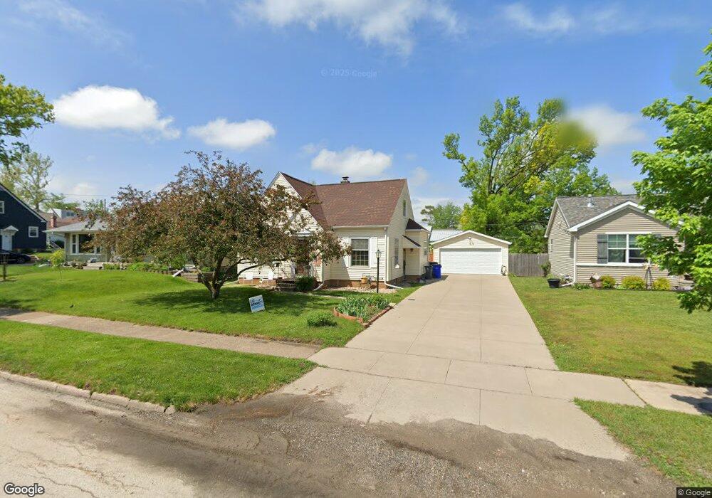 1924 Hamilton St SW, Cedar Rapids, IA 52404 - photo 1