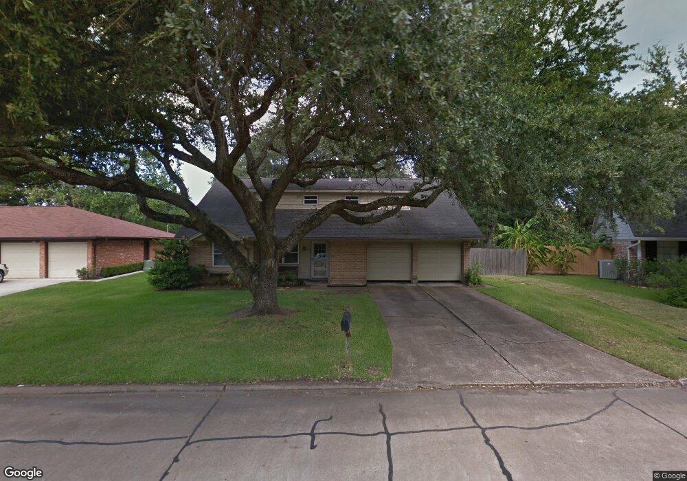 527 Heather Ln, Friendswood, TX 77546 - photo 1