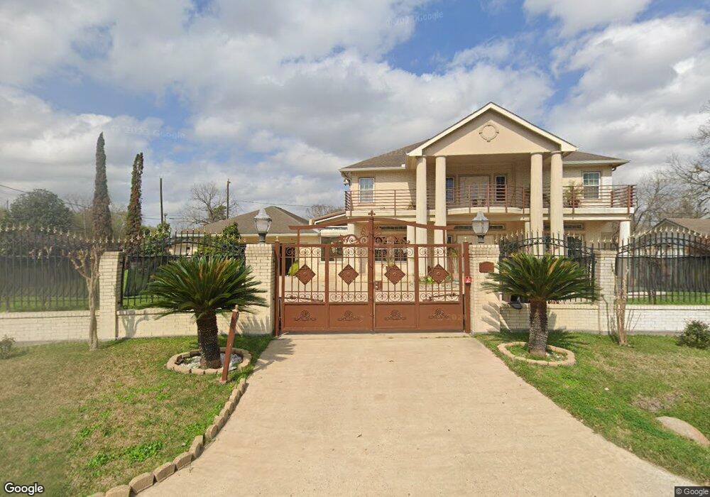 105 Ben Dr, Houston, TX 77022 - photo 1