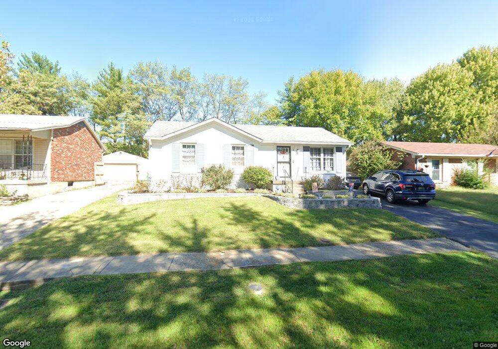 8906 Lantana Dr, Louisville, KY 40229 - photo 1