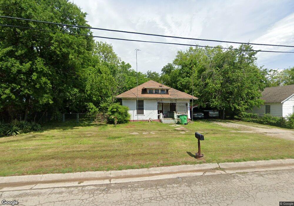 1522 N Weaver St, Gainesville, TX 76240 - photo 1