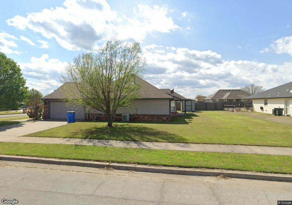 2116 S Javine Ave, Skiatook, OK 74070 - photo 1
