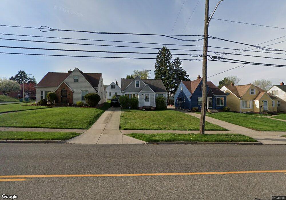 18712 Libby Rd, Maple Heights, OH 44137 - photo 1