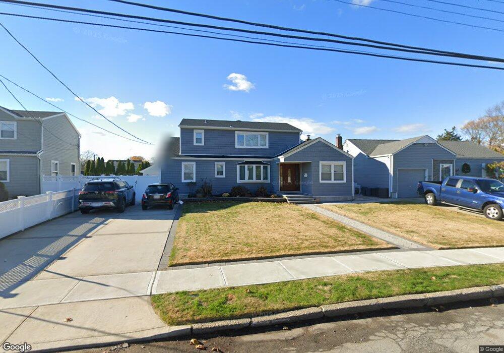 1076 Ott Ln, Merrick, NY 11566 - photo 1