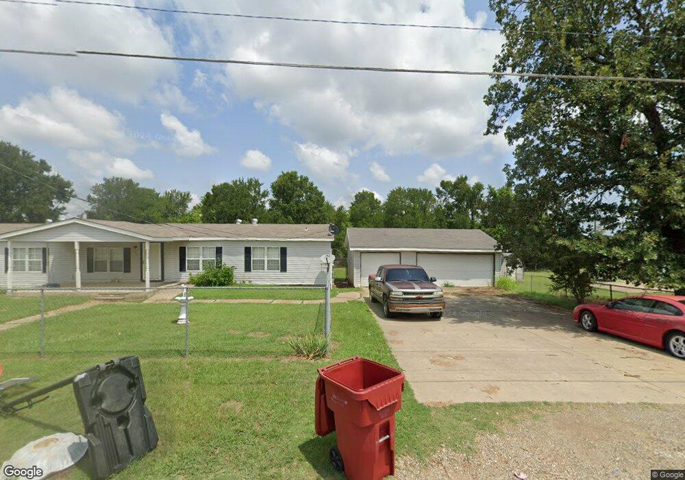 1409 E Medlock St, Hugo, OK 74743 - photo 1