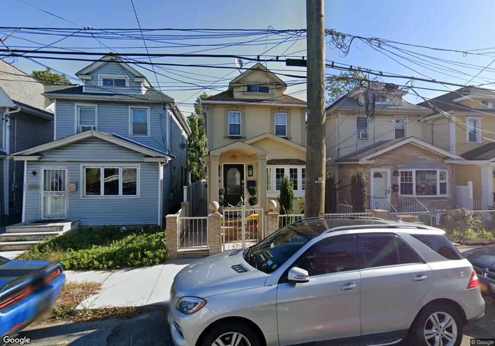 10749 164th St, Jamaica, NY 11433 - photo 1