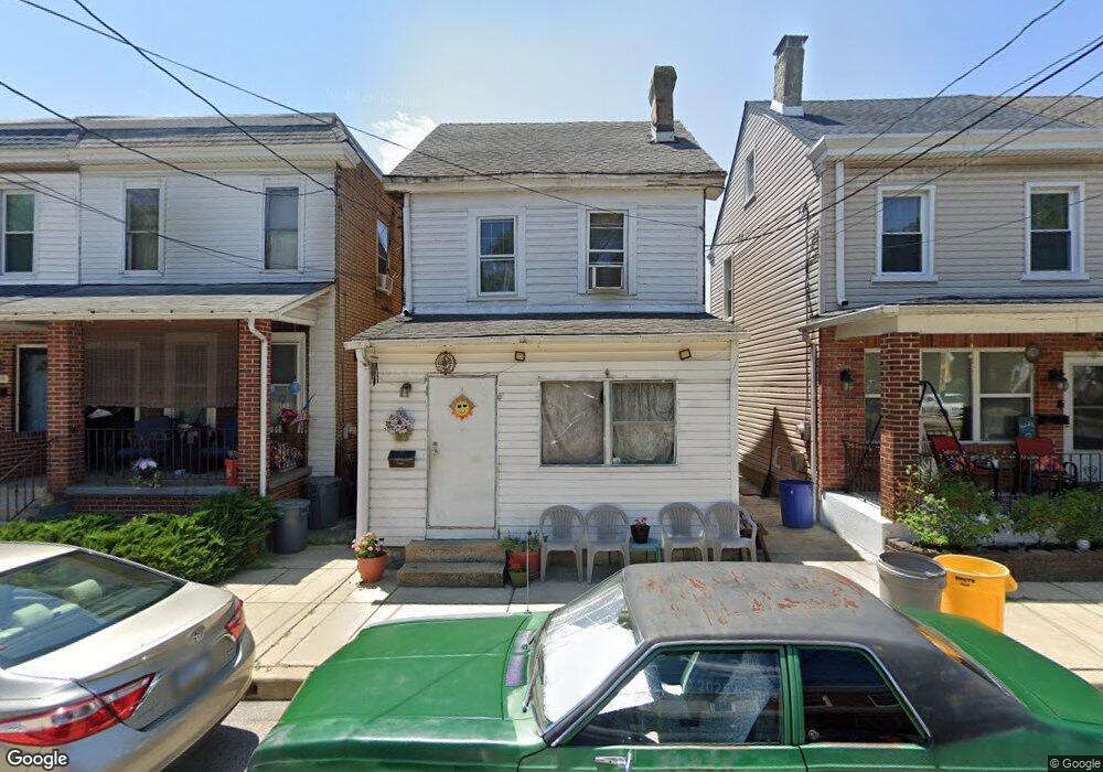 605 Maddock St, Crum Lynne, PA 19022 - photo 1