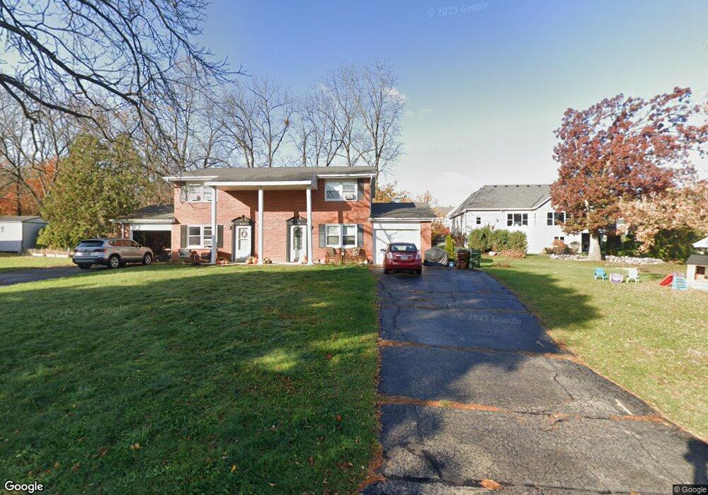 560 Sanctuary Ln unit 16, Delafield, WI 53018 - photo 1