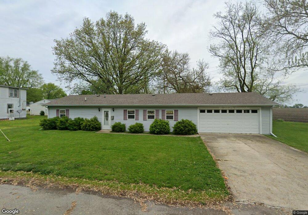 700 Omaha Ave, Lincoln, IL 62656 - photo 1