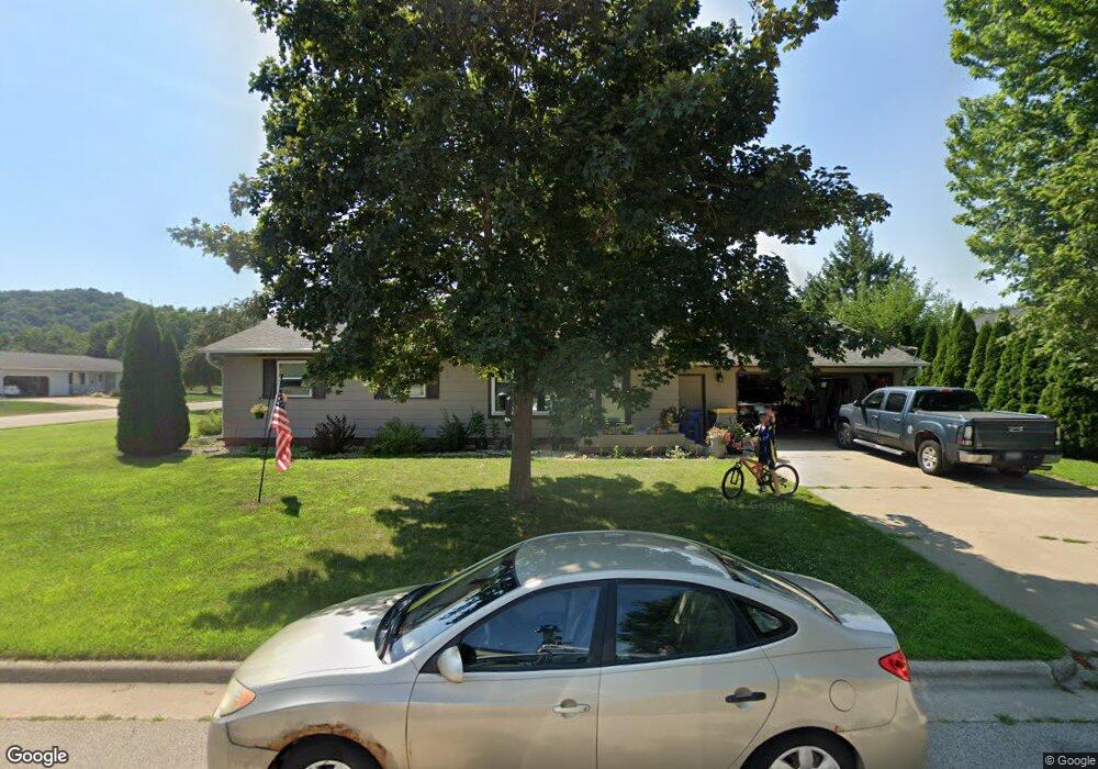 1112 Willow St, La Crescent, MN 55947 - photo 1