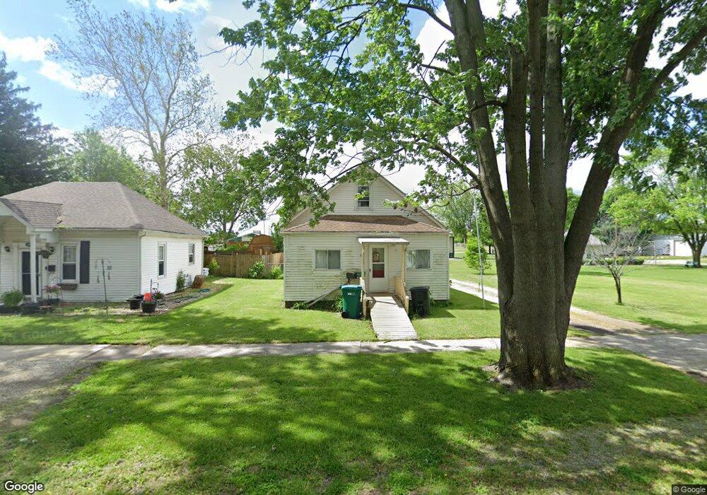 813 Moultrie Ave, Mattoon, IL 61938 - photo 1