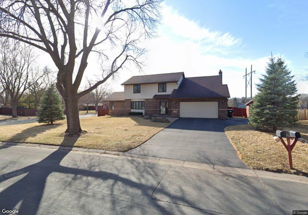 10265 Quaker Ln N, Maple Grove, MN 55369 - photo 1