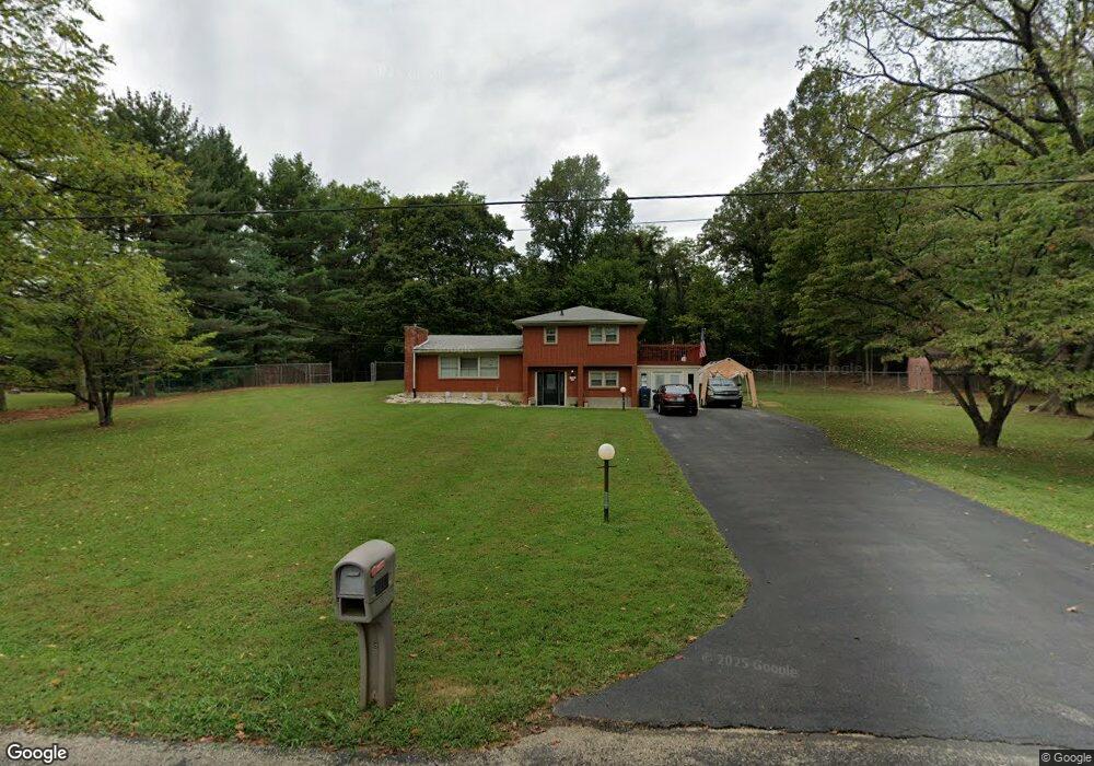 9302 Fern Bluff Ln, Louisville, KY 40229 - photo 1