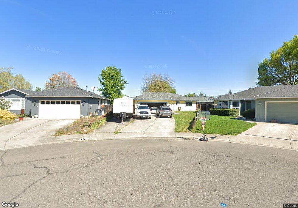 1037 Iris Cir, Central Point, OR 97502 - photo 1