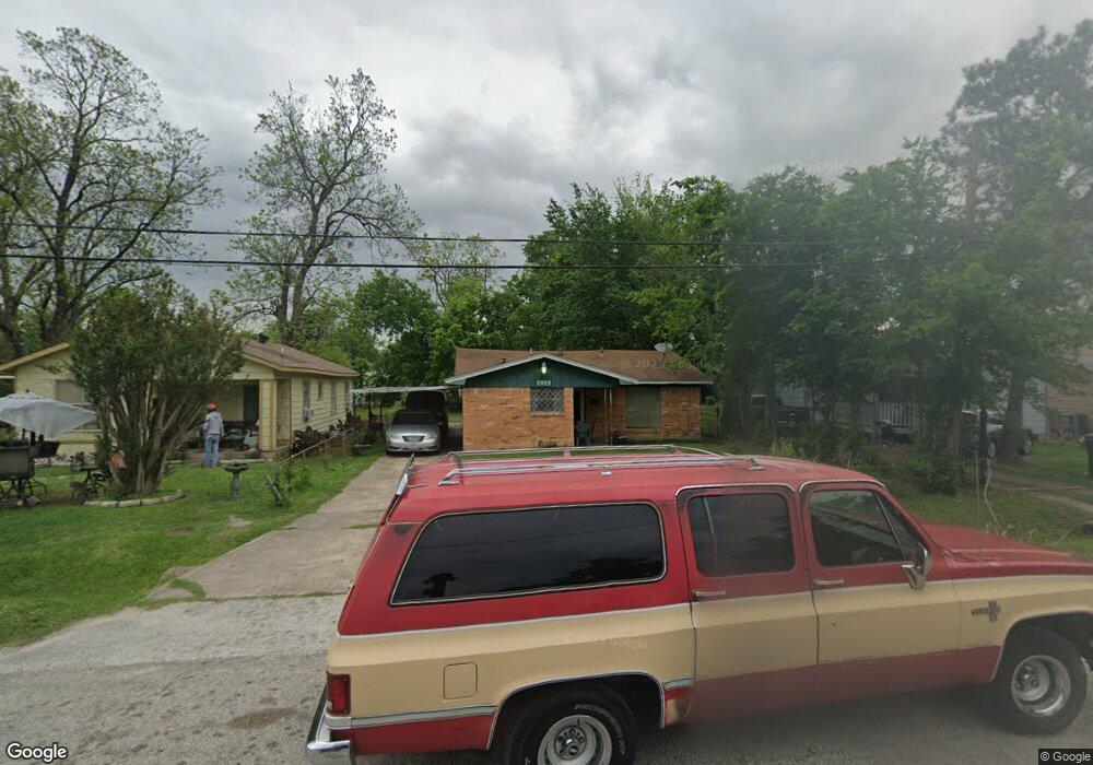 828 Dillard St, Houston, TX 77091 - photo 1