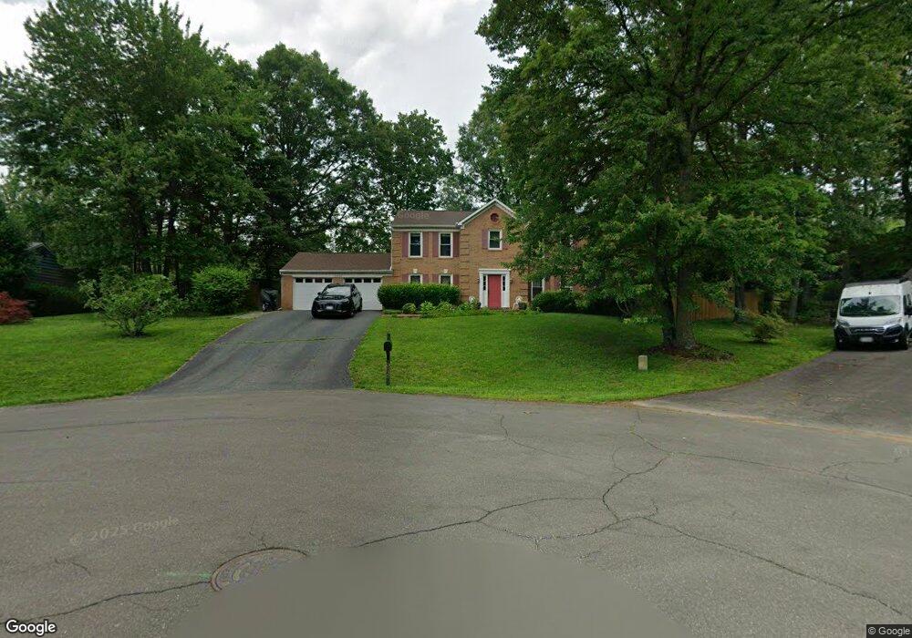 10832 Oakcrest Ct, Fairfax, VA 22030 - photo 1