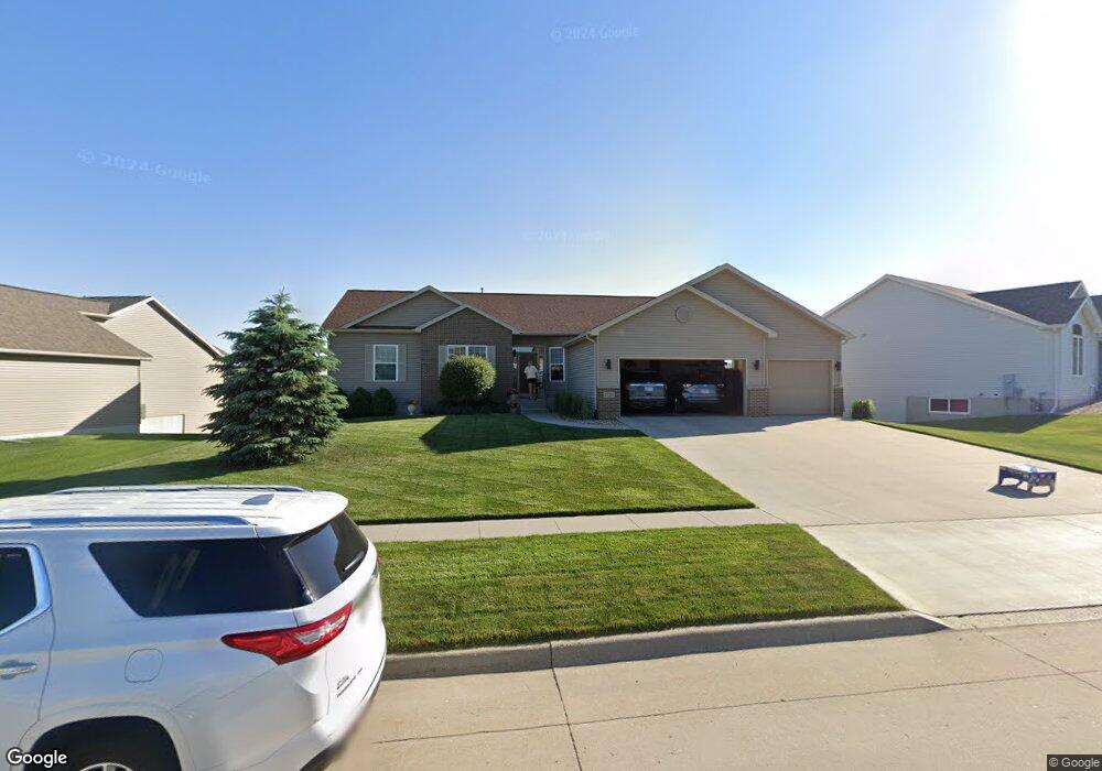 2722 Pendleton Dr, Cedar Falls, IA 50613 - photo 1