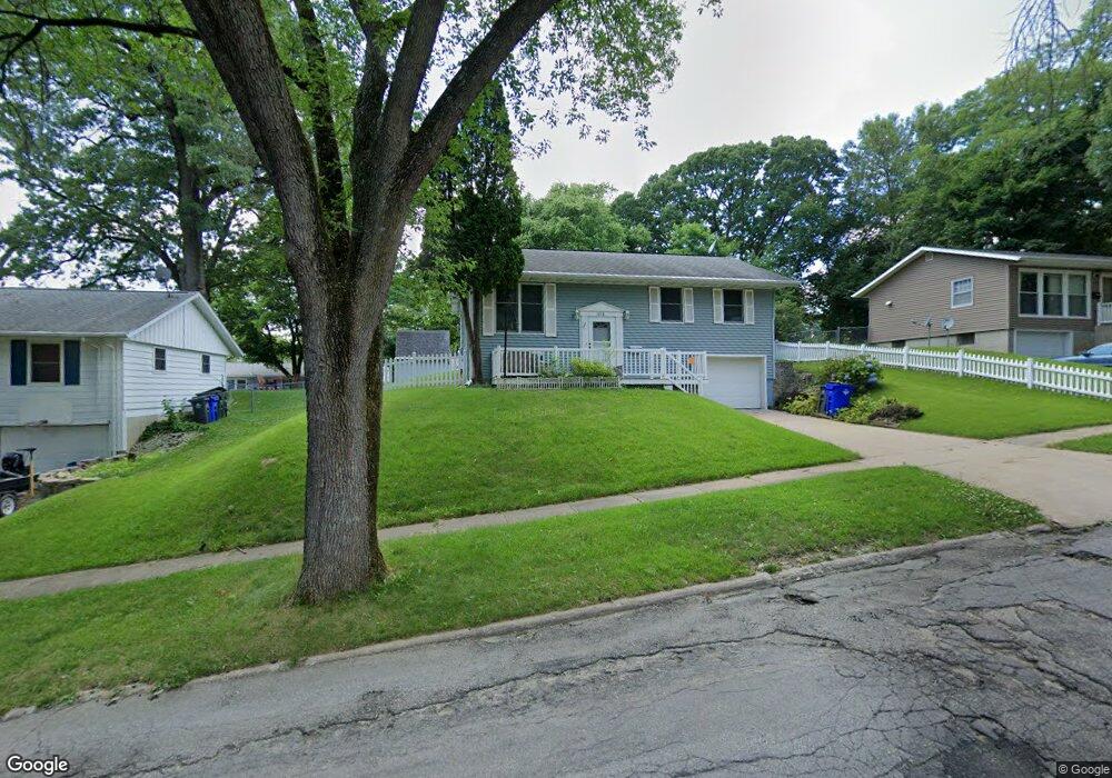 1018 Cheyenne Rd NW, Cedar Rapids, IA 52405 - photo 1