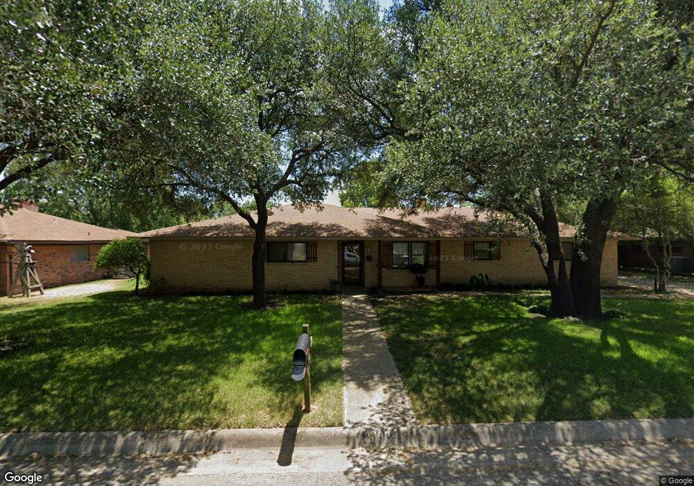 2008 Greenbriar Dr, Gainesville, TX 76240 - photo 1